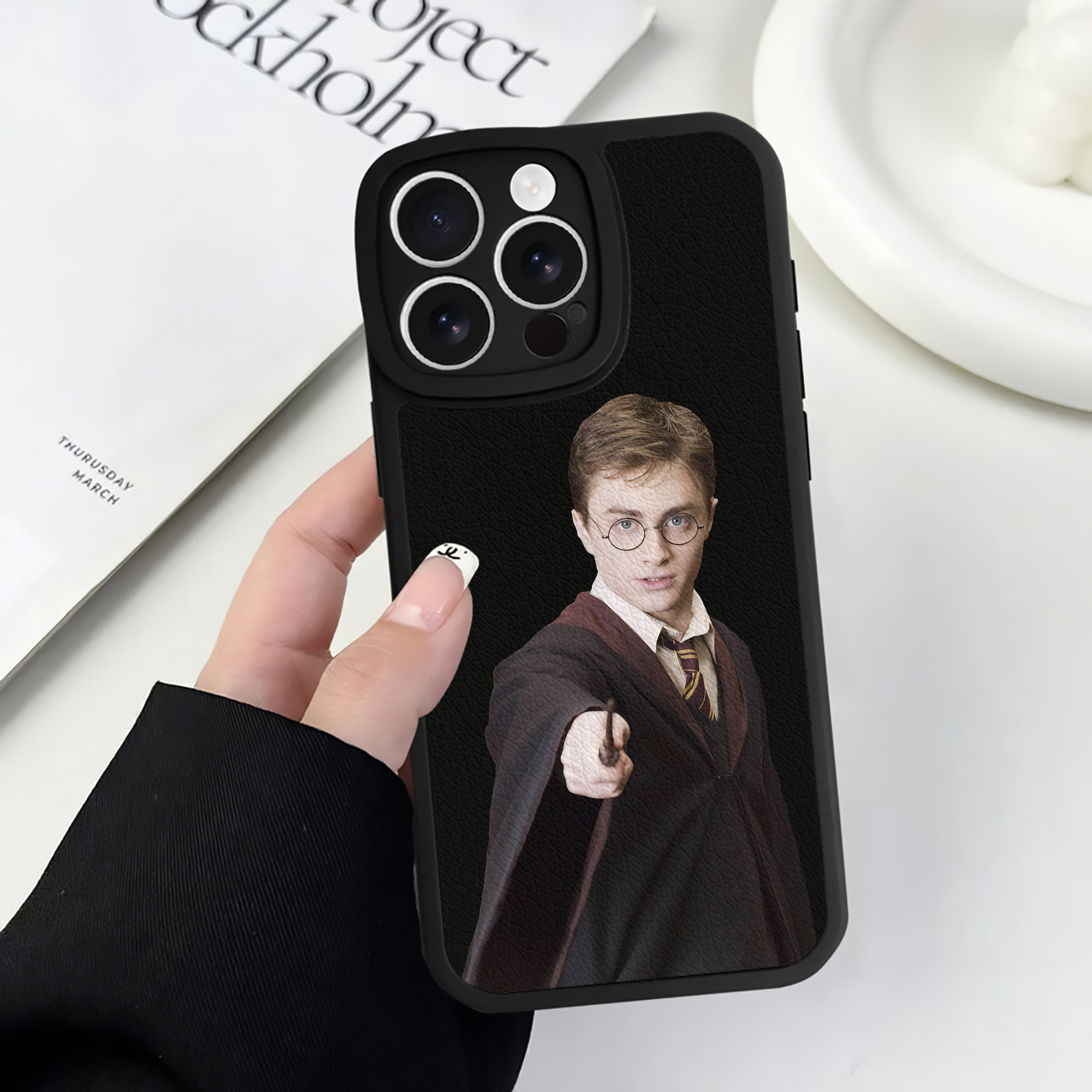 （画像用） Harry Potter ハリー・ポッターシリーズ 【iPhone 16シリーズ対応】シリコンスマホケース（レザー調） 材質：シリコン
